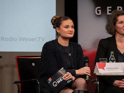 Moderatorin Francine Fester | © AWO Bremerhaven / Simone Hryzyk